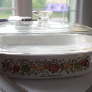 Corning Ware 10x10x2, casserole dish with lid